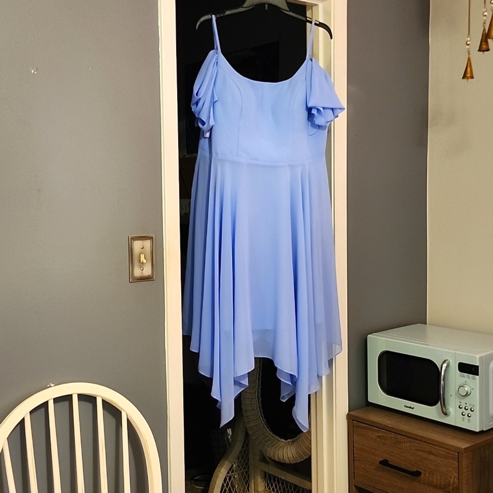 Ladies dress, built in bra, fully lined. Size 16. Never worn